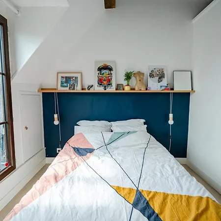 Charming Close To Republique *