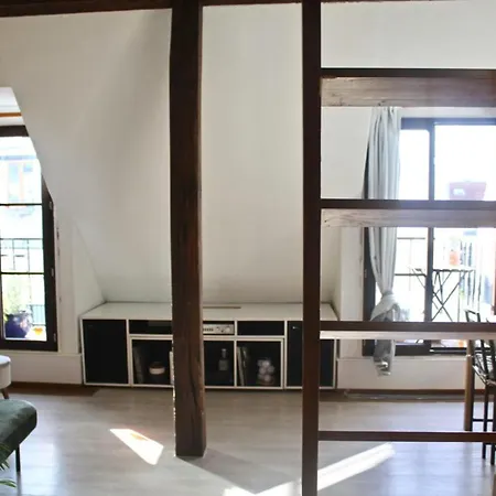 Charming Close To Republique *